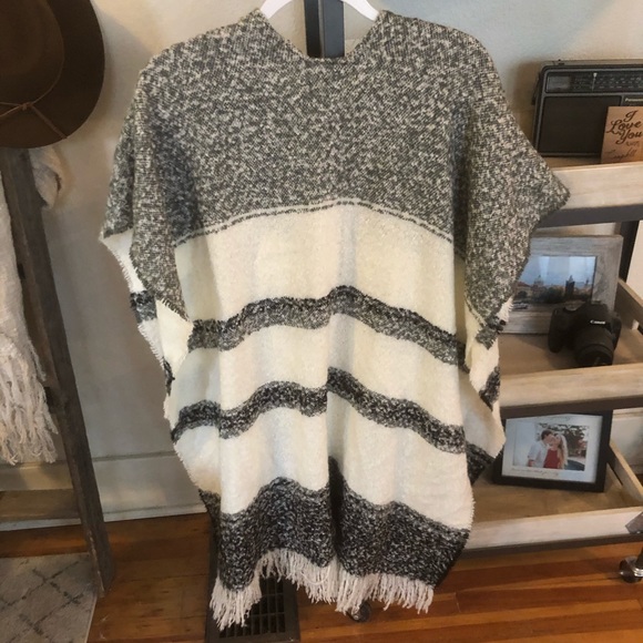 Striped fringe ruana - Picture 6 of 6